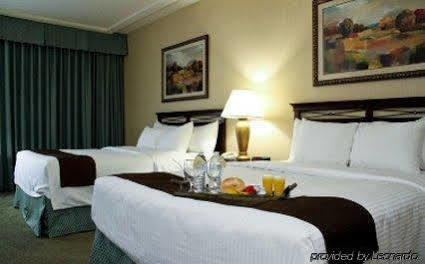 University Square Hotel Fresno Buitenkant foto